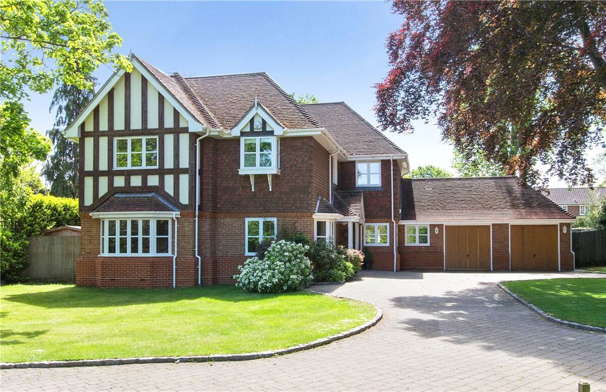 house for sale in Maple Drive, Bookham, Leatherhead, Surrey, KT23