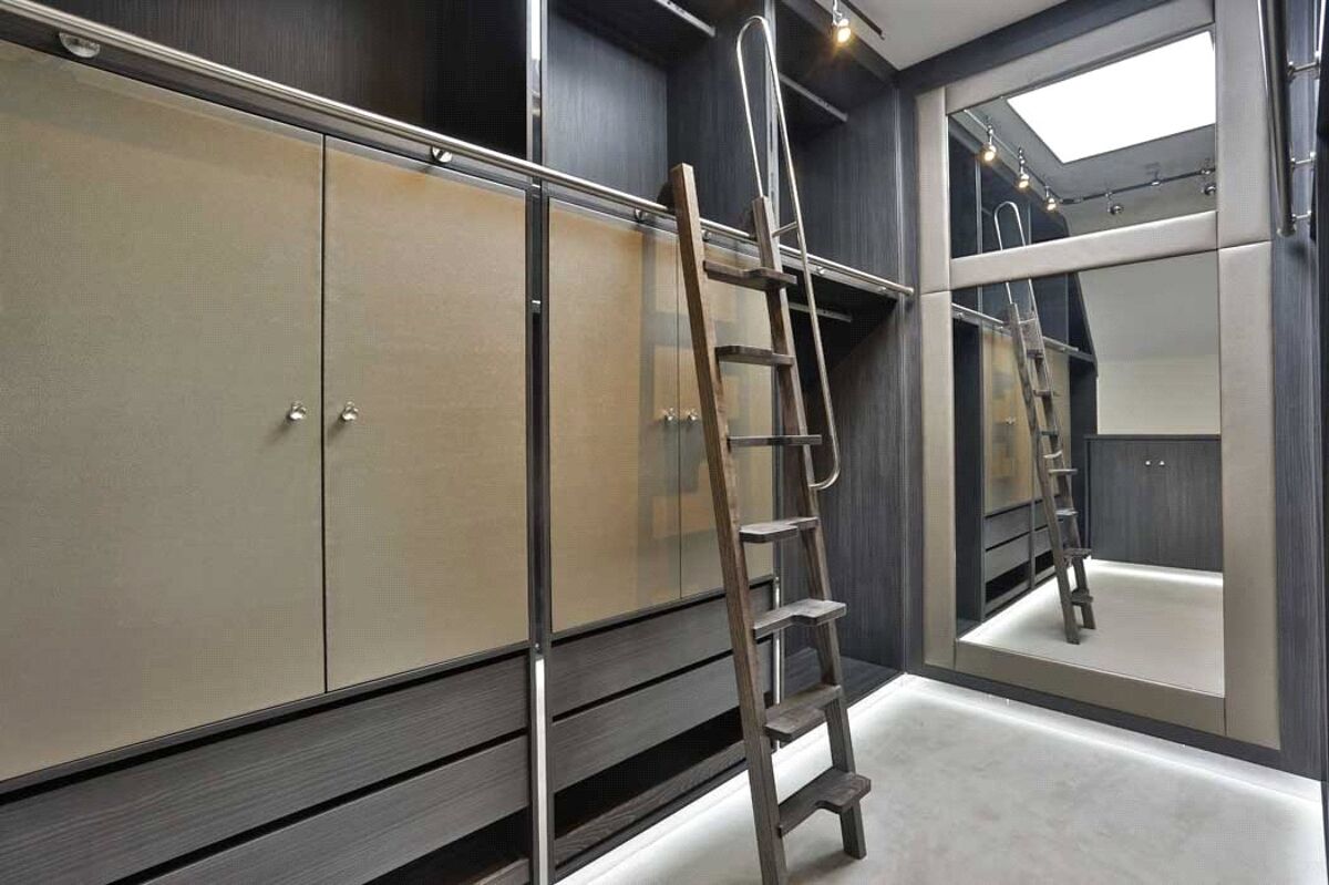 house for sale in Birds Hill Rise, Oxshott, Leatherhead, Surrey, KT22