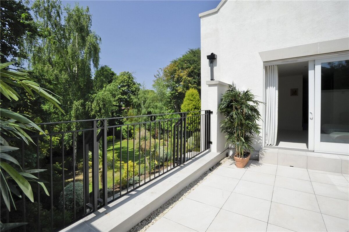 house for sale in Eaton Park, Cobham, Surrey, KT11 CBM160198 Knight