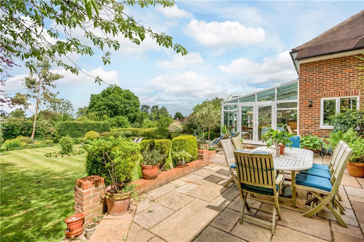 house for sale in Farm Close, Fetcham, Leatherhead, Surrey, KT22