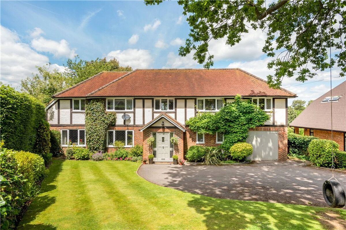 house for sale in Farm Close, Fetcham, Leatherhead, Surrey, KT22