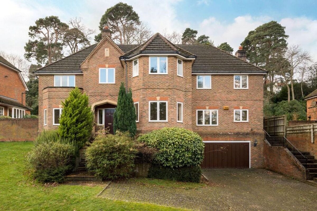 house for sale in Chatsworth Place, Oxshott, Leatherhead, Surrey, KT22
