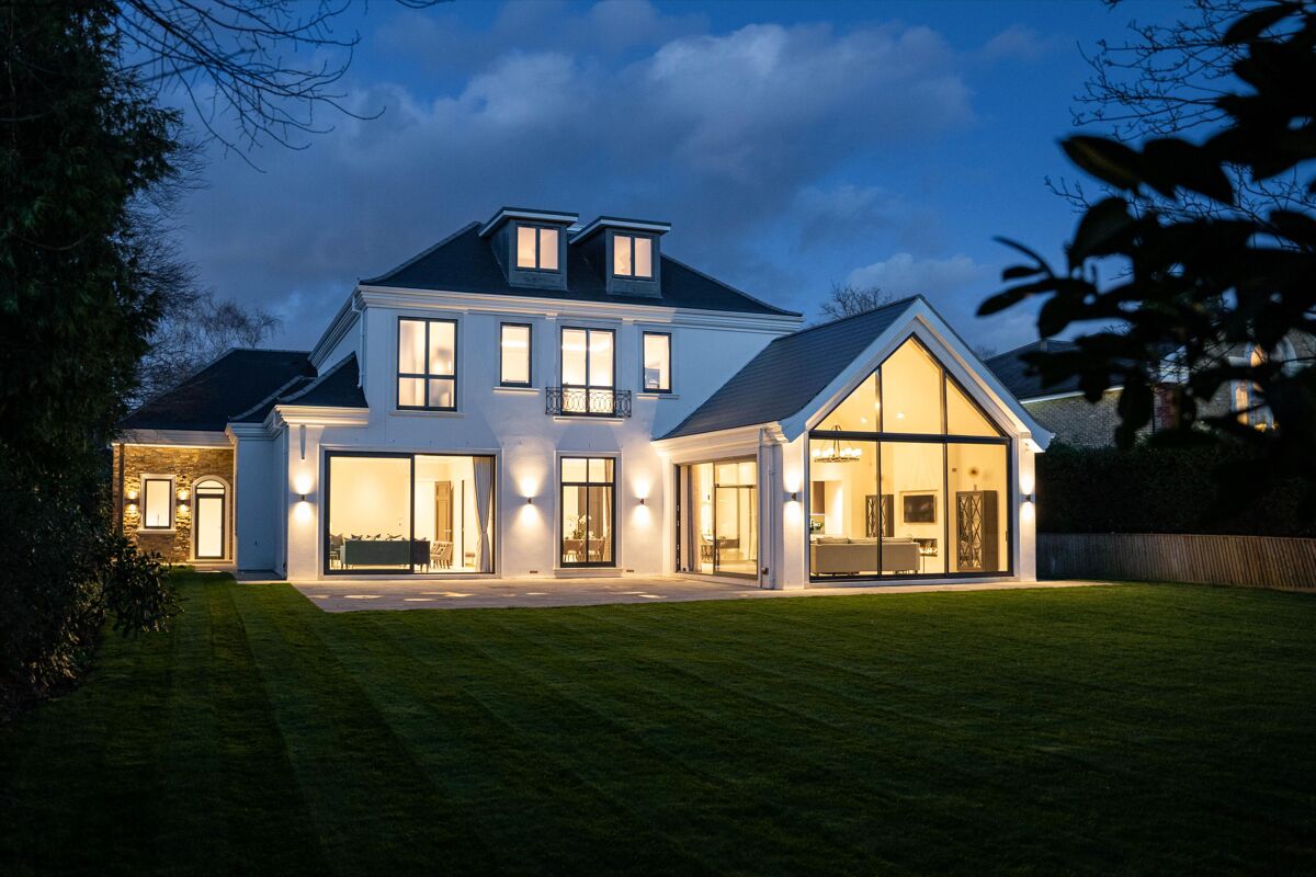 Immobilien zum Kauf Icklingham Road, Cobham, Surrey, KT11. Knight Frank