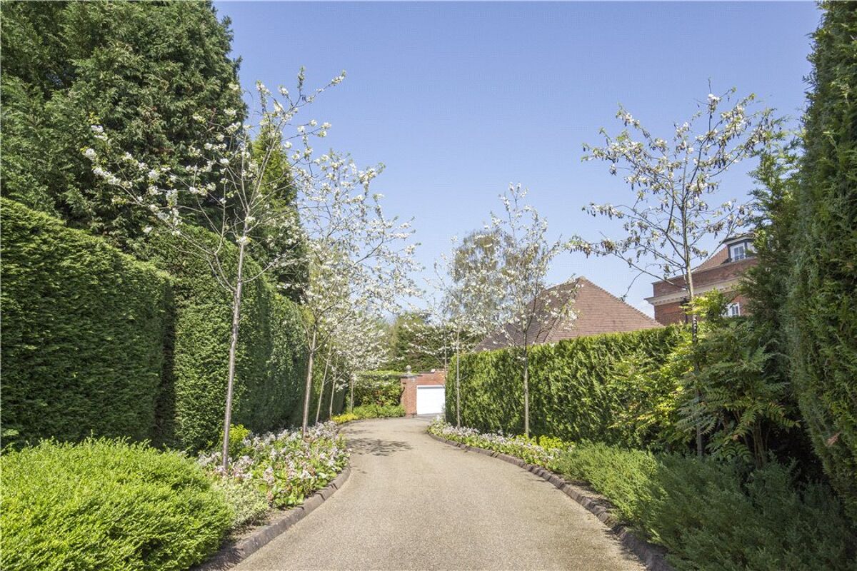 house for sale in Montrose Gardens, Oxshott, Leatherhead, Surrey, KT22 CBM170174 Knight Frank