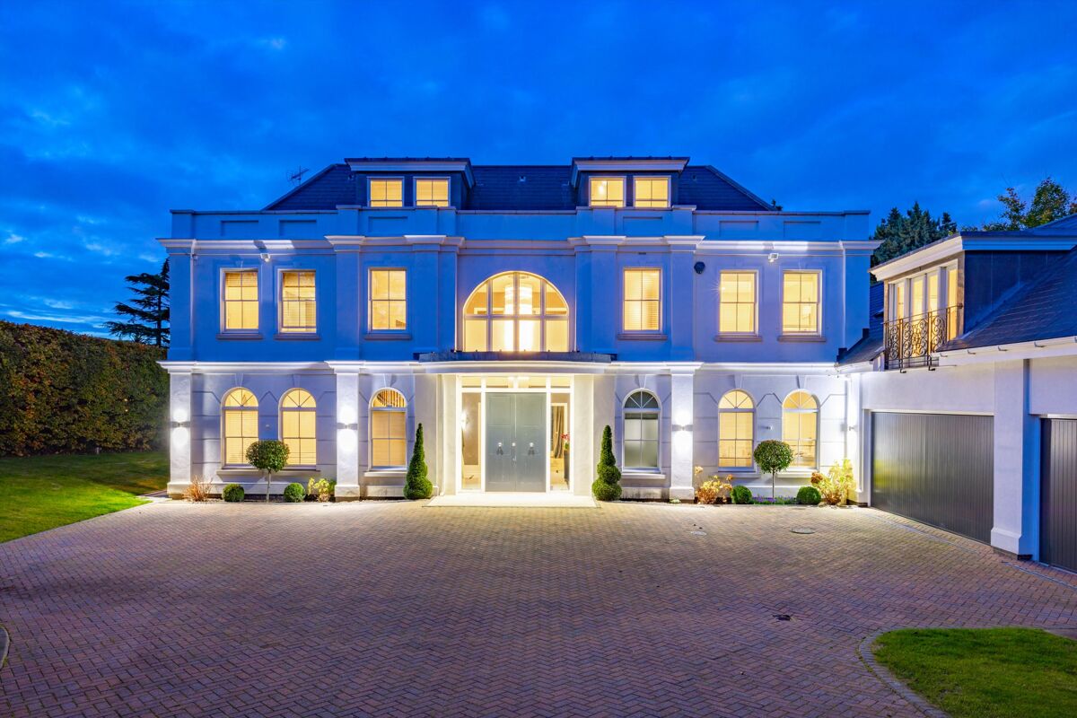 house for sale in Furze Field, Oxshott, Leatherhead, Surrey, KT22