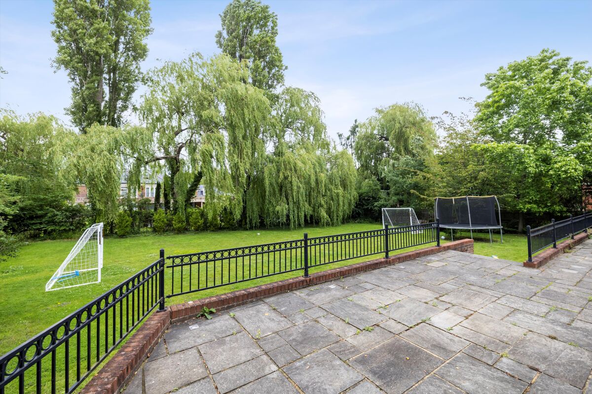 house for sale in Leys Road, Oxshott, Leatherhead, Surrey, KT22