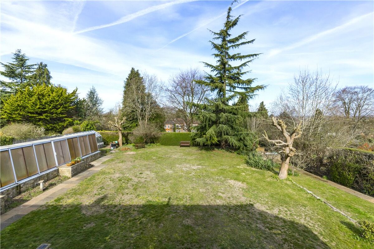 house for sale in Arbour Close, Fetcham, Surrey, KT22 CBM190040