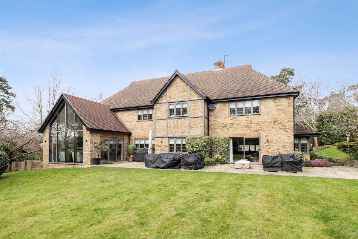 house for sale in The Starlings, Oxshott, Leatherhead, Surrey, KT22