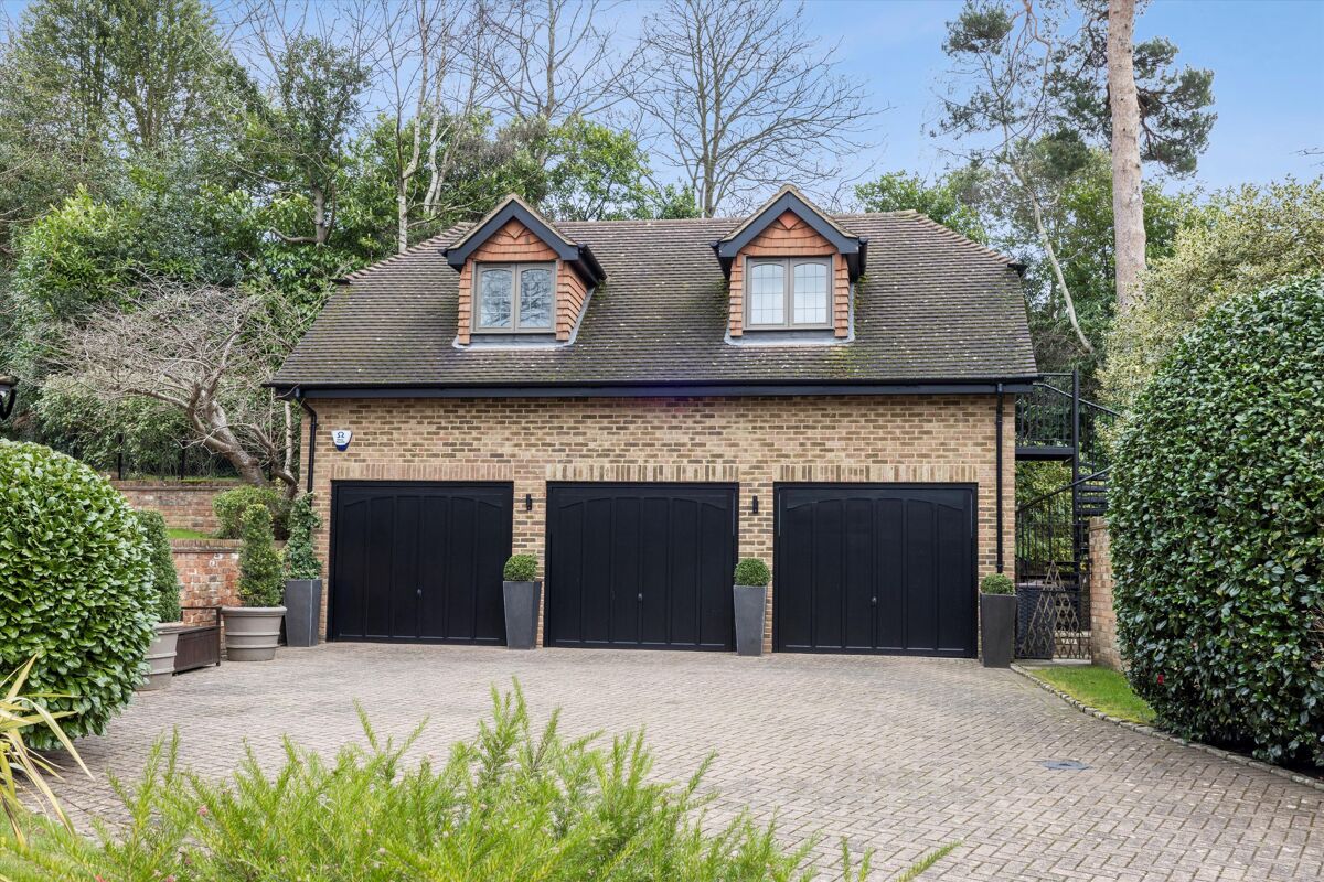 house for sale in The Starlings, Oxshott, Leatherhead, Surrey, KT22