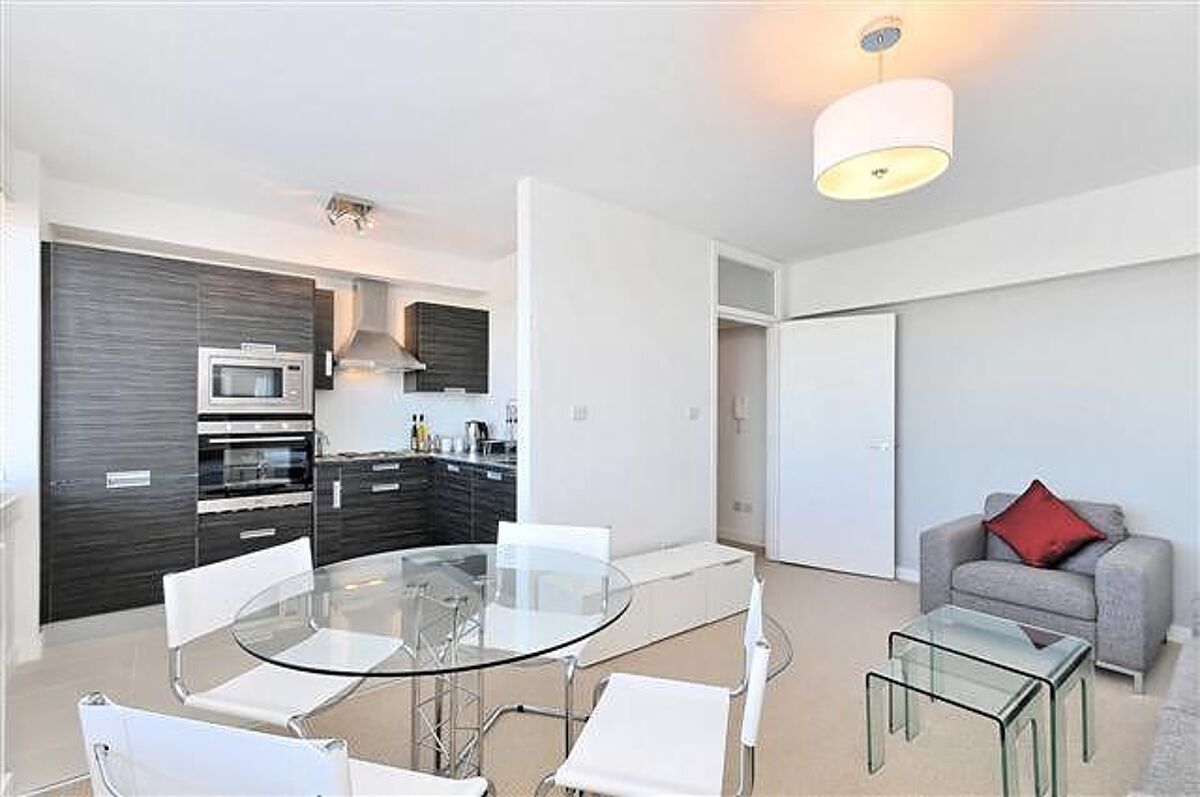 flat to rent in Coniston Court, Kendal Street, London, W2