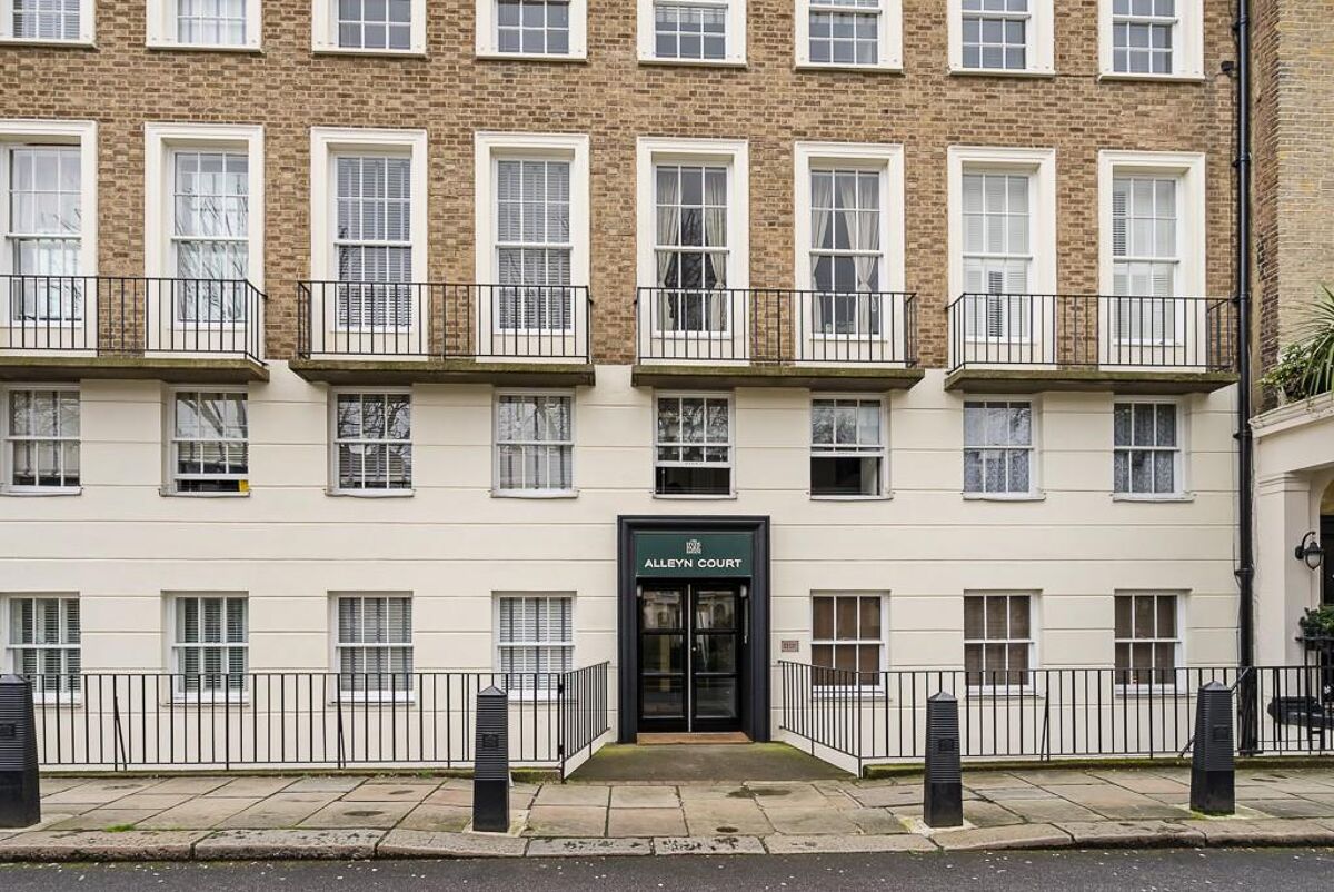 flat to rent in Alleyn Court, Sussex Gardens, Hyde Park, London, W2