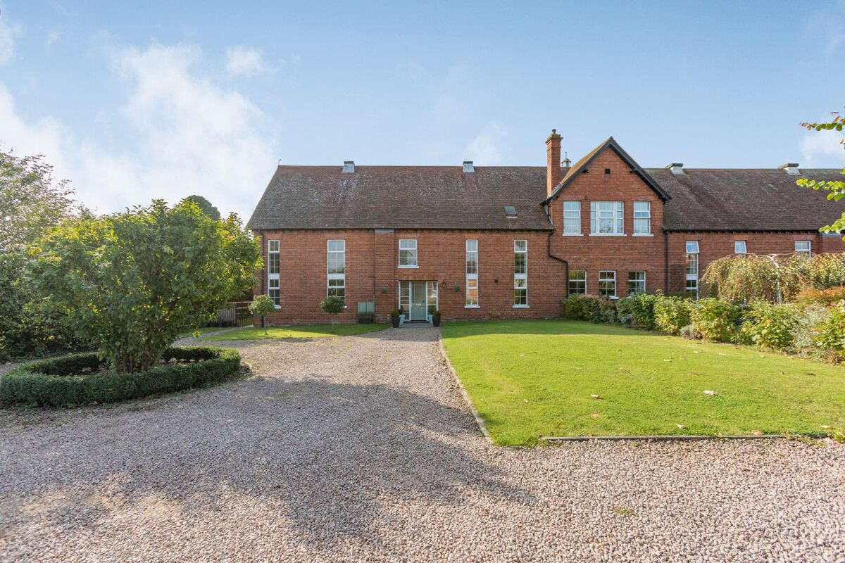 house for sale in Tredington, Tewkesbury, Gloucestershire, GL20 CHE012009832 Knight Frank