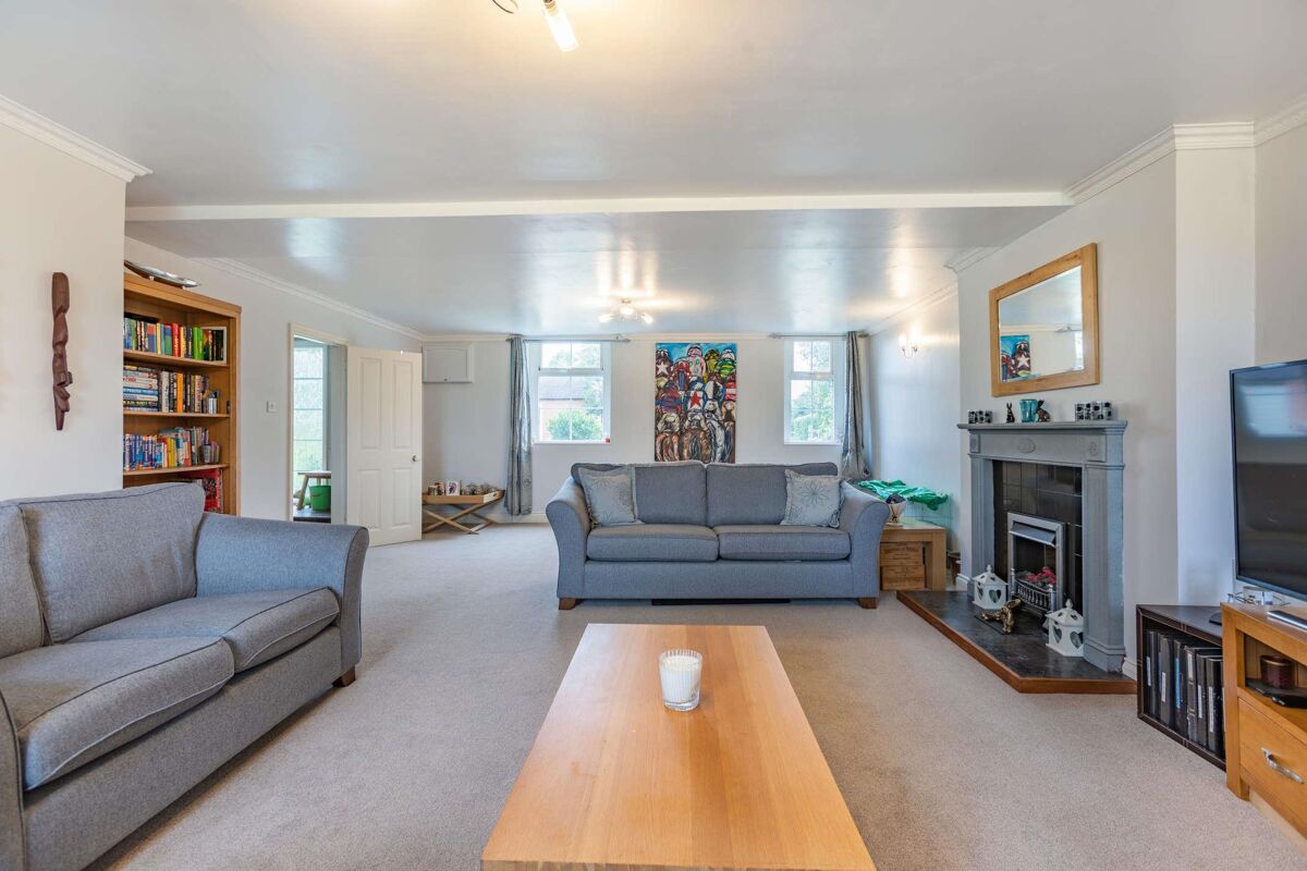 house for sale in Tredington, Tewkesbury, Gloucestershire, GL20 CHE012009832 Knight Frank