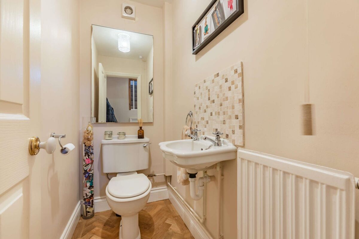 house for sale in Tredington, Tewkesbury, Gloucestershire, GL20 CHE012009832 Knight Frank