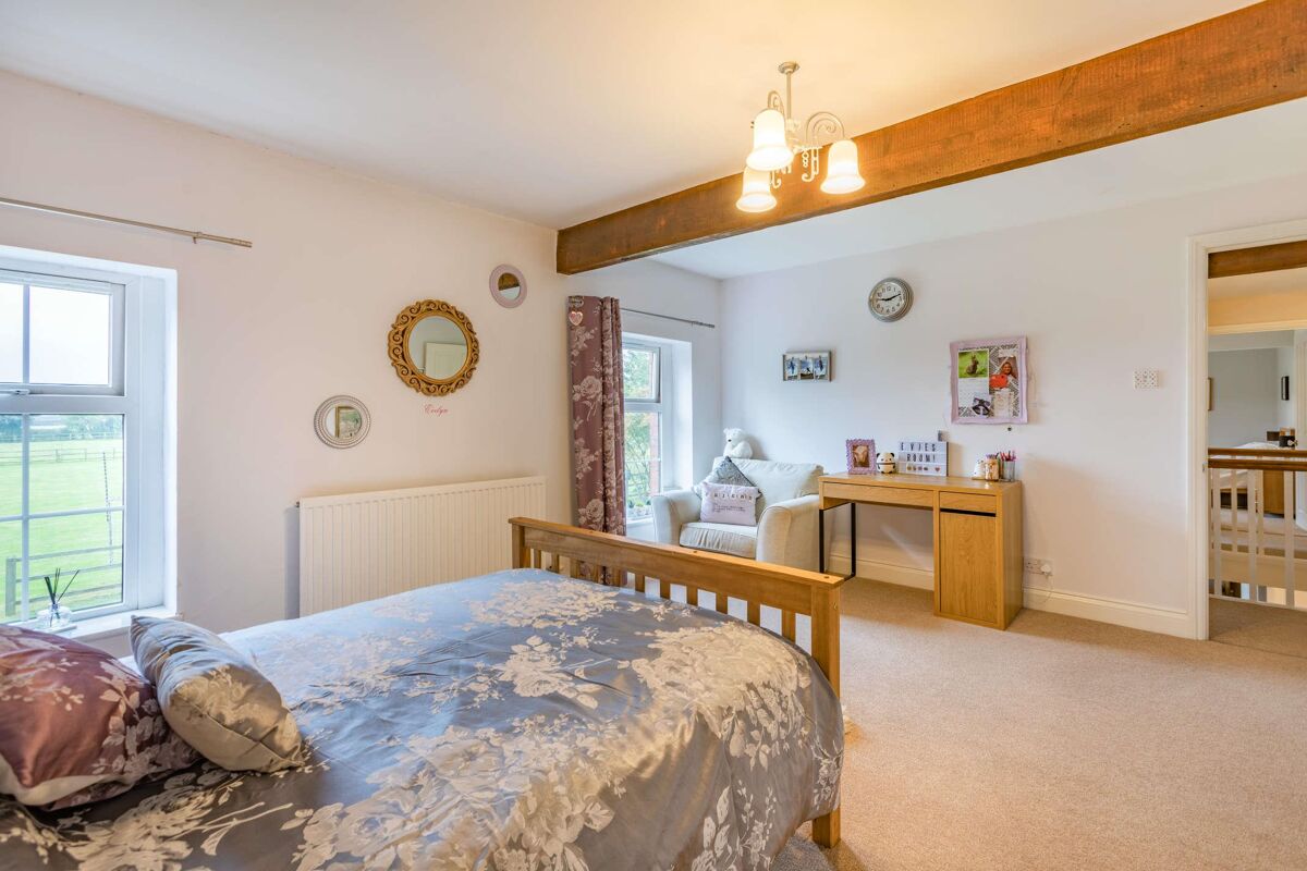 house for sale in Tredington, Tewkesbury, Gloucestershire, GL20 CHE012009832 Knight Frank