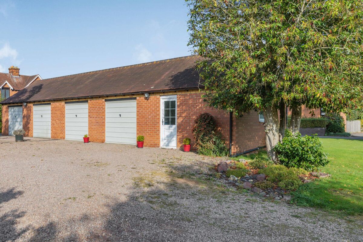 house for sale in Tredington, Tewkesbury, Gloucestershire, GL20 CHE012009832 Knight Frank