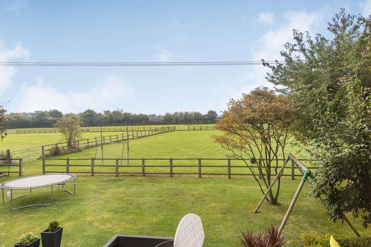 house for sale in Tredington, Tewkesbury, Gloucestershire, GL20 CHE012009832 Knight Frank