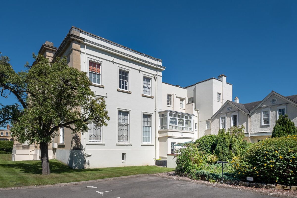 flat for sale in Montpellier House, Suffolk Square, Cheltenham