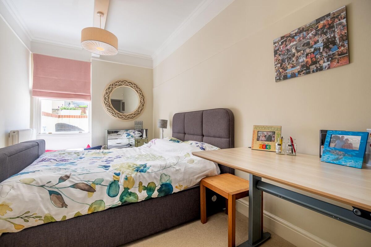 flat for sale in Montpellier House, Suffolk Square, Cheltenham