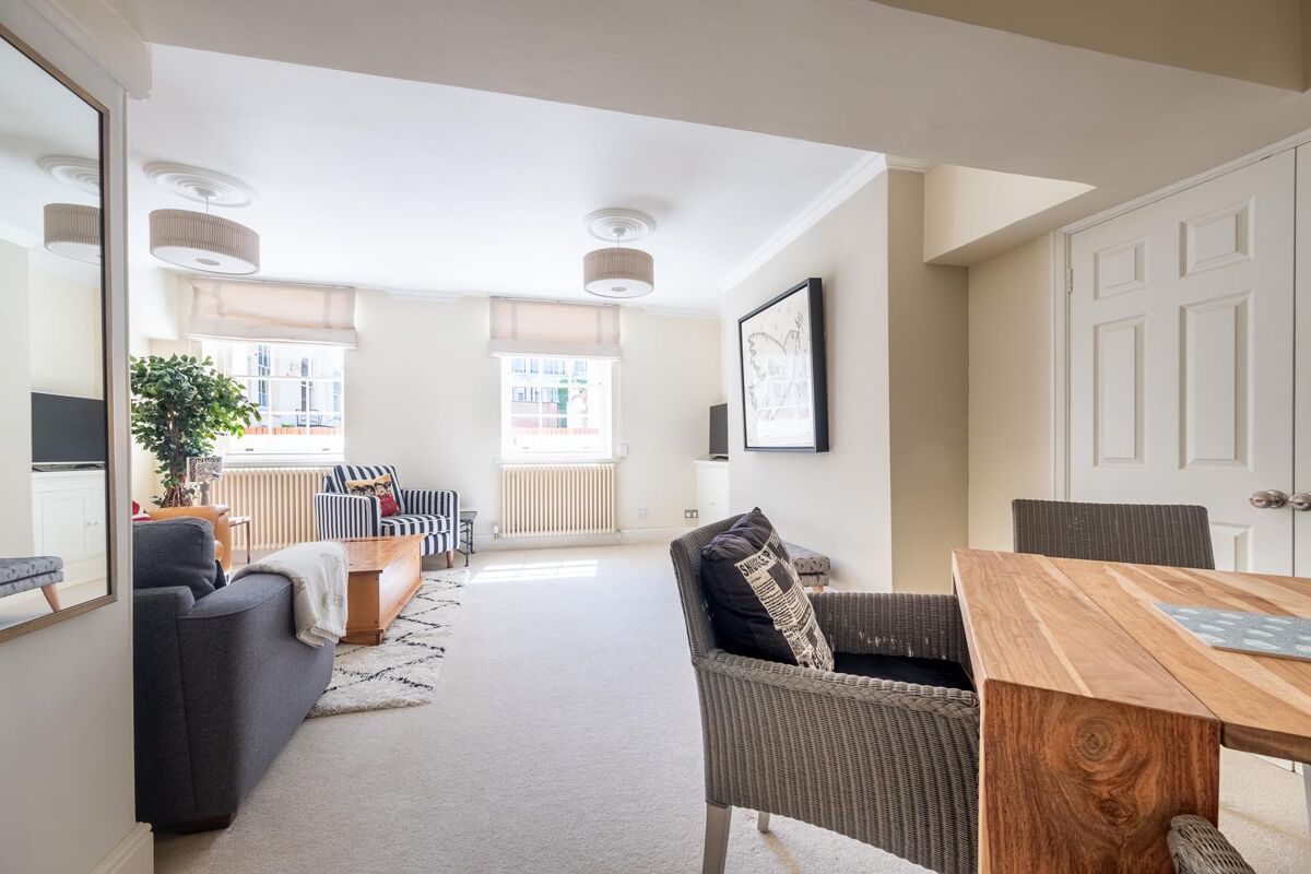flat for sale in Montpellier House, Suffolk Square, Cheltenham