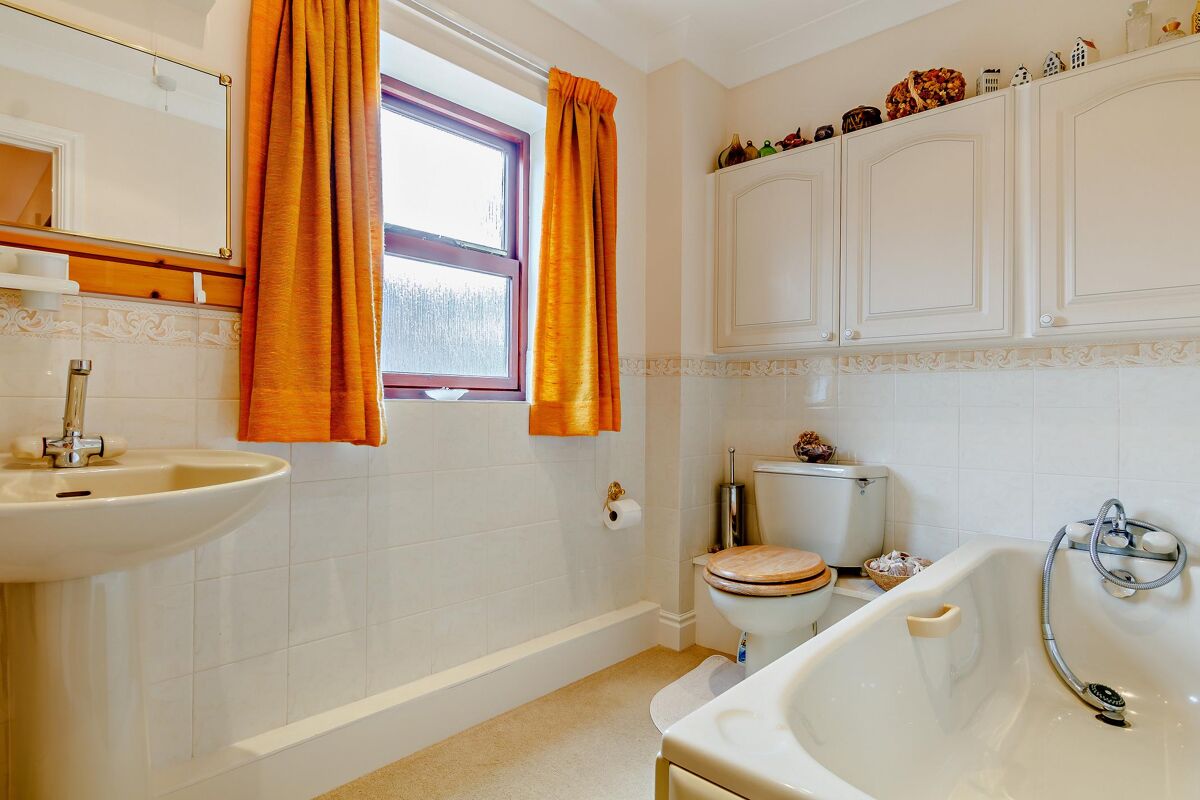 house for sale in Redgrove Park, Cheltenham, Gloucestershire, GL51