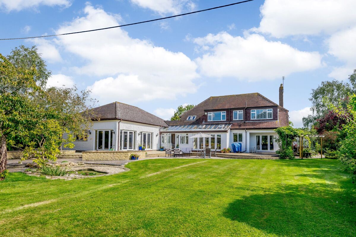 house for sale in Pamington, Tewkesbury, Gloucestershire, GL20 CHE012039093 Knight Frank