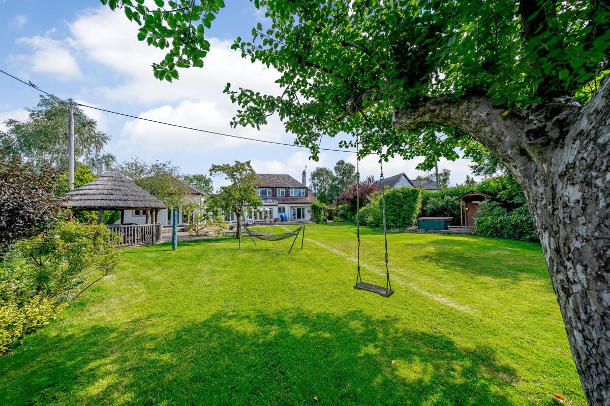 house for sale in Pamington, Tewkesbury, Gloucestershire, GL20 CHE012039093 Knight Frank