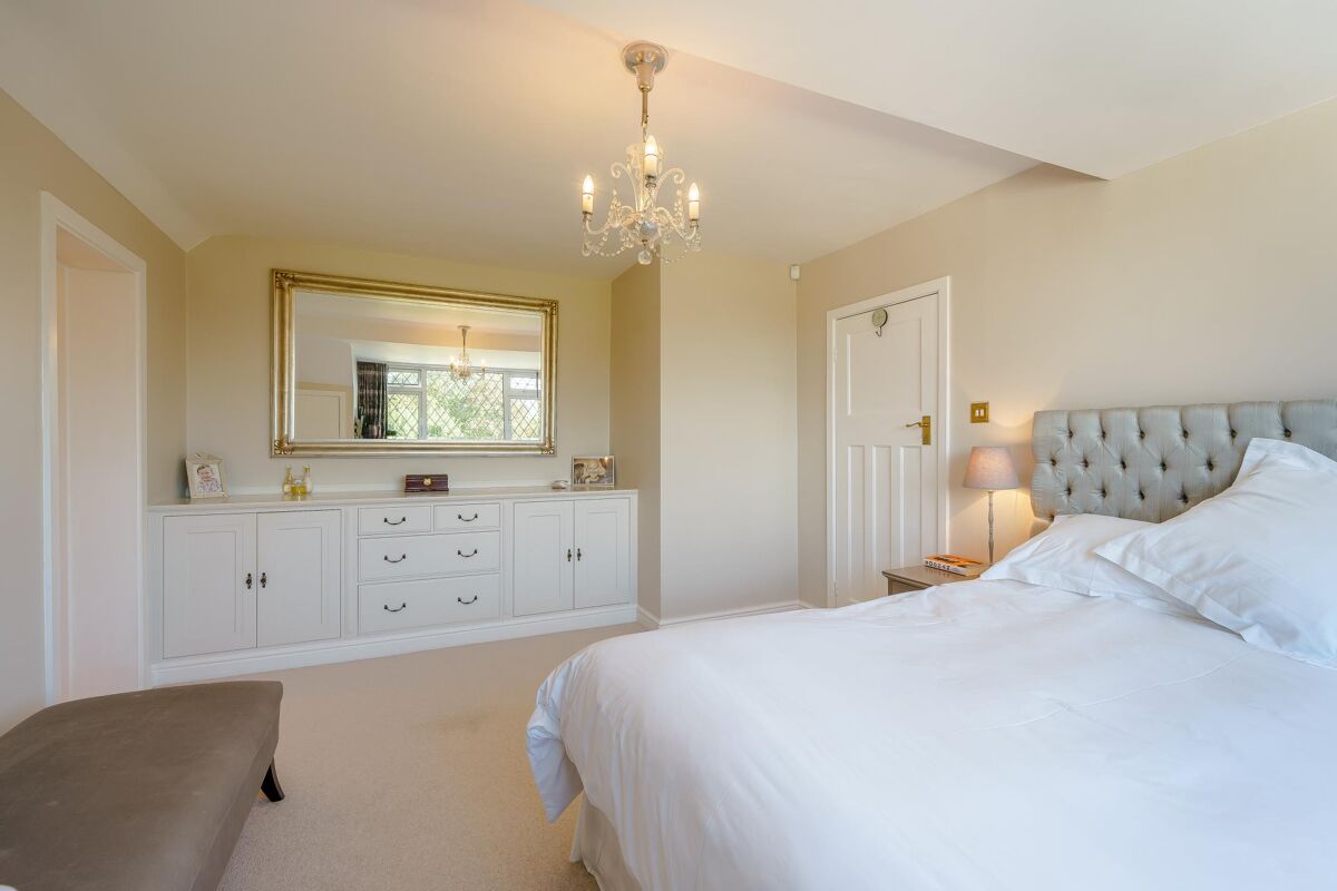 house for sale in Pamington, Tewkesbury, Gloucestershire, GL20 CHE012039093 Knight Frank