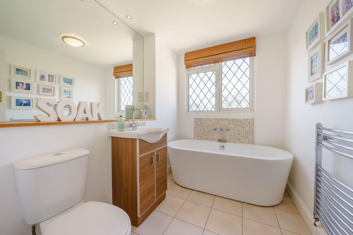 house for sale in Pamington, Tewkesbury, Gloucestershire, GL20 CHE012039093 Knight Frank