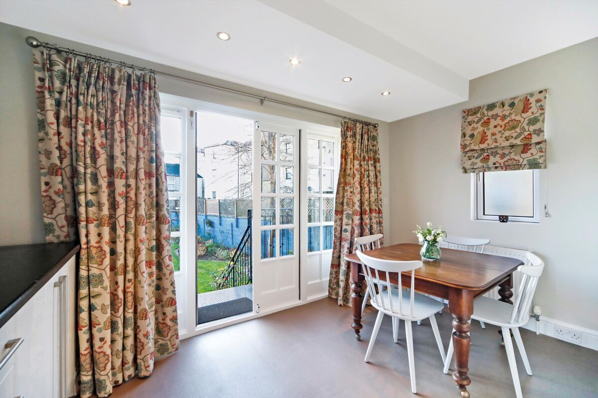 house for sale in Bath Parade, Cheltenham, Gloucestershire, GL53 CHE012041916 Knight Frank