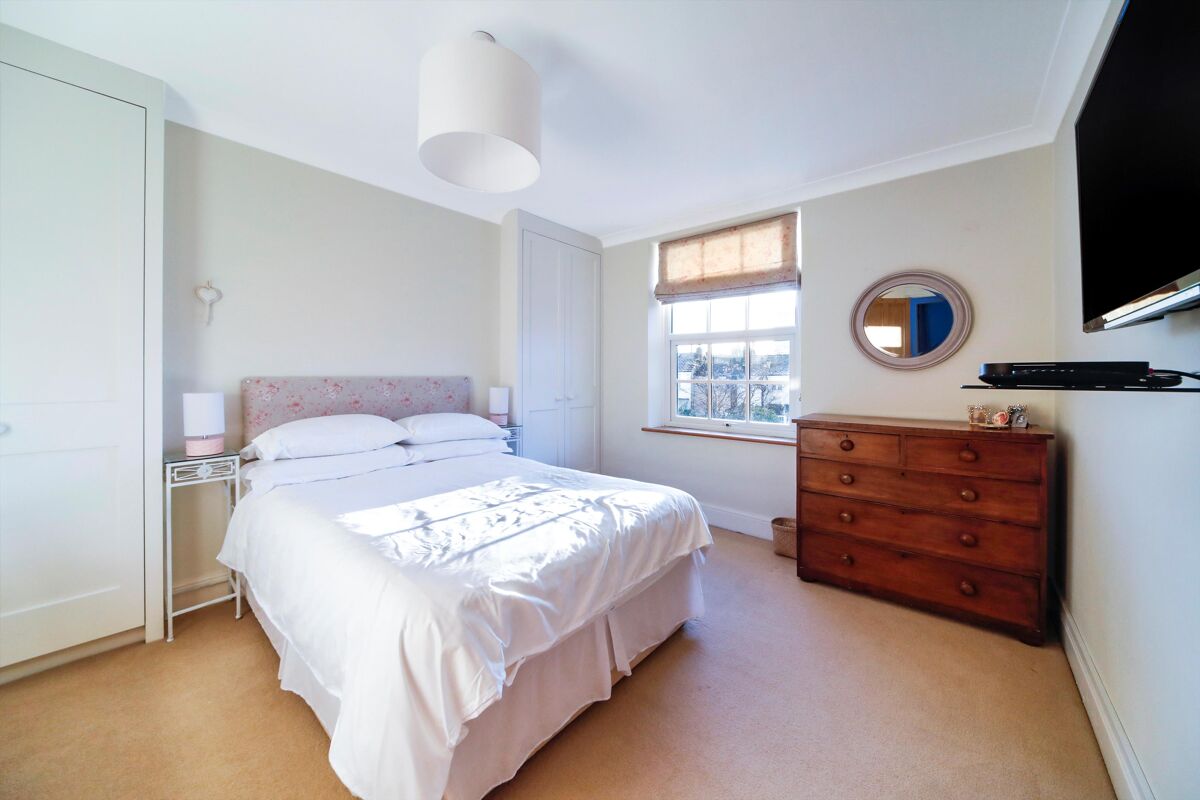 house for sale in Bath Parade, Cheltenham, Gloucestershire, GL53 CHE012041916 Knight Frank