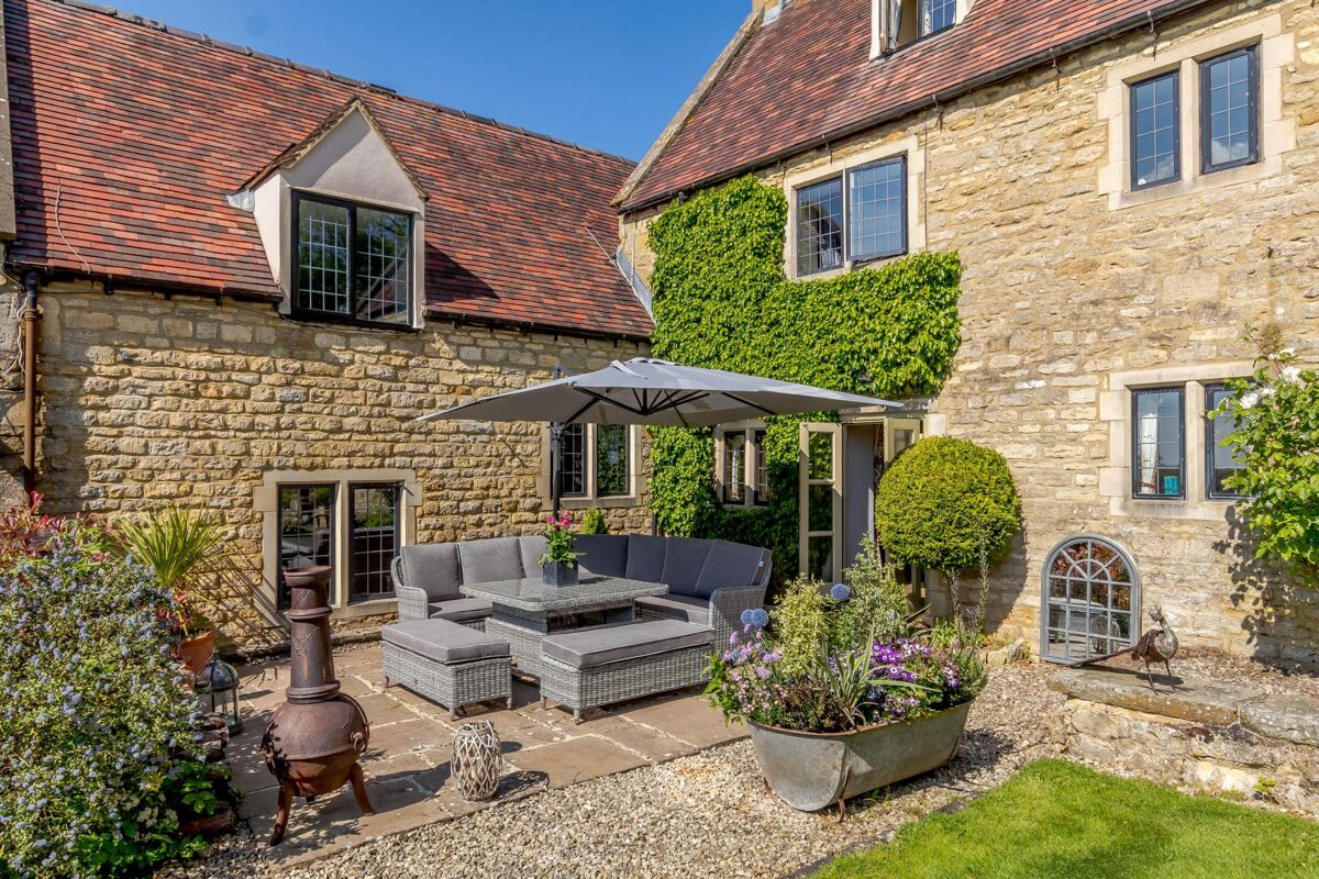 house for sale in Far Stanley, Gloucestershire, GL54 CHE012106270 Knight Frank