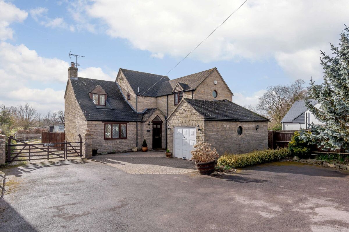 house for sale in Southam Lane, Southam, Cheltenham, Gloucestershire, GL52 CHE012122329