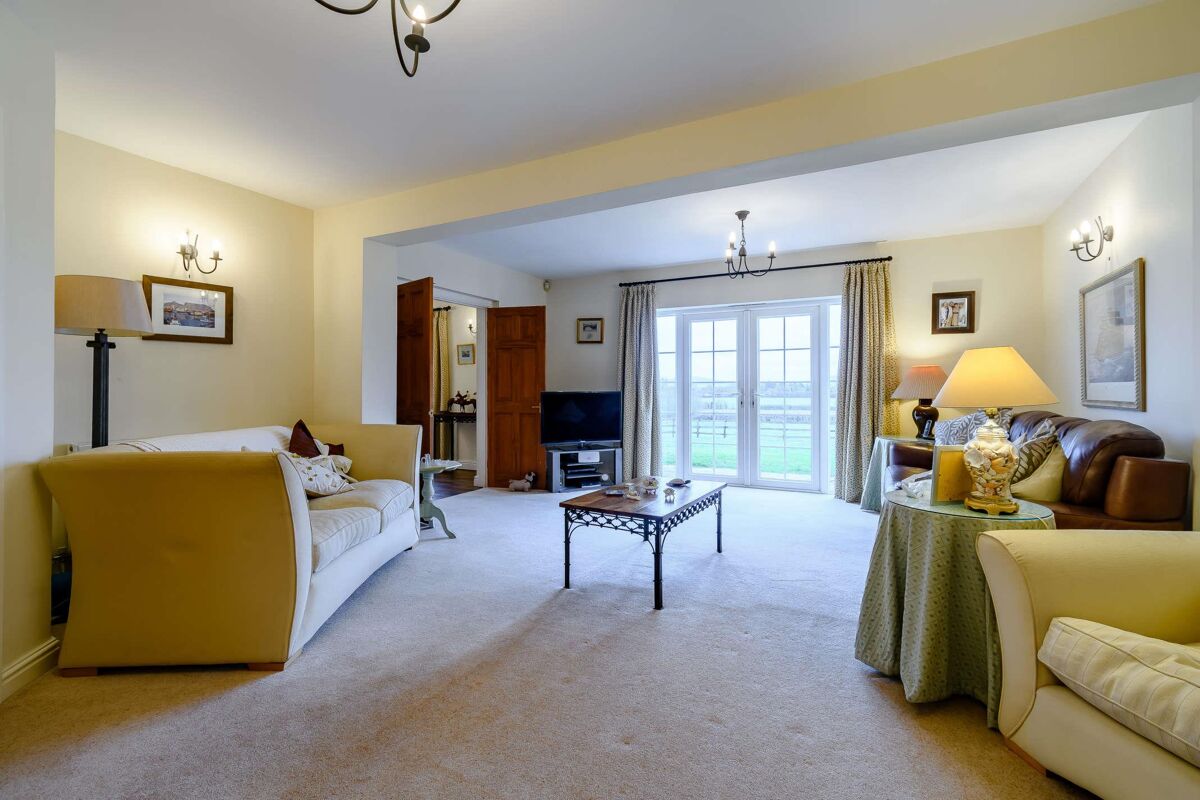 house for sale in Gloucester Road, Tewkesbury, Gloucestershire, GL20 CHE012145908 Knight Frank