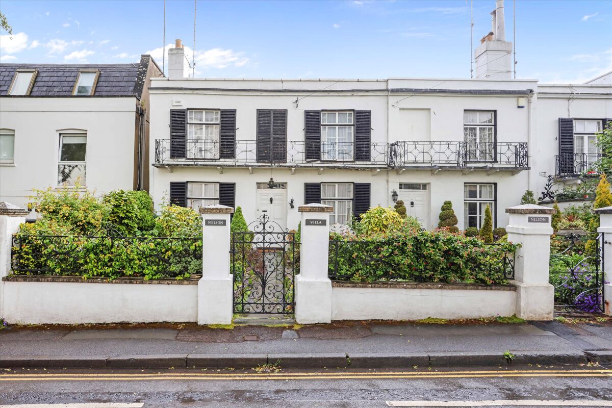 house for sale in Trafalgar Street, Cheltenham, Gloucestershire, GL50 CHE012273332 Knight Frank