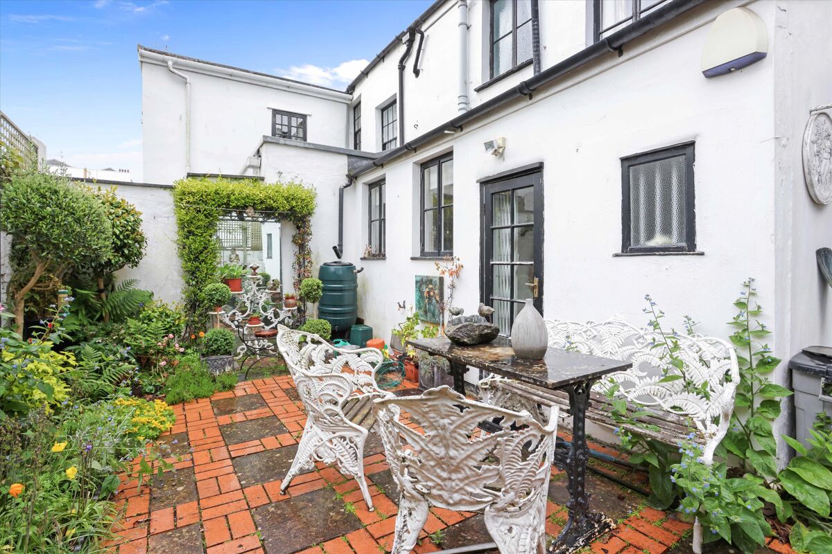 house for sale in Trafalgar Street, Cheltenham, Gloucestershire, GL50 CHE012273332 Knight Frank