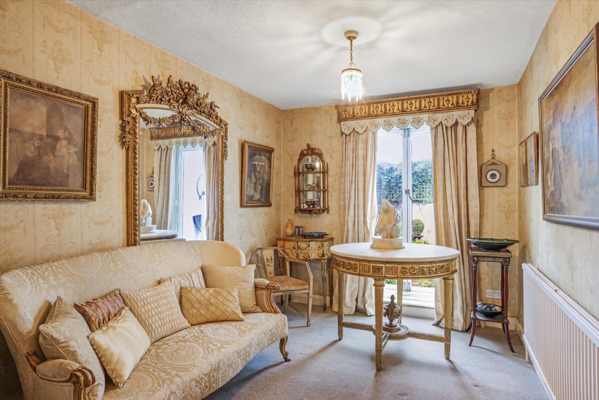 house for sale in Trafalgar Street, Cheltenham, Gloucestershire, GL50 CHE012273332 Knight Frank