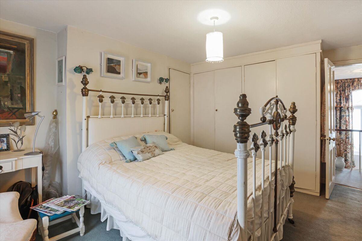 house for sale in Trafalgar Street, Cheltenham, Gloucestershire, GL50 CHE012273332 Knight Frank