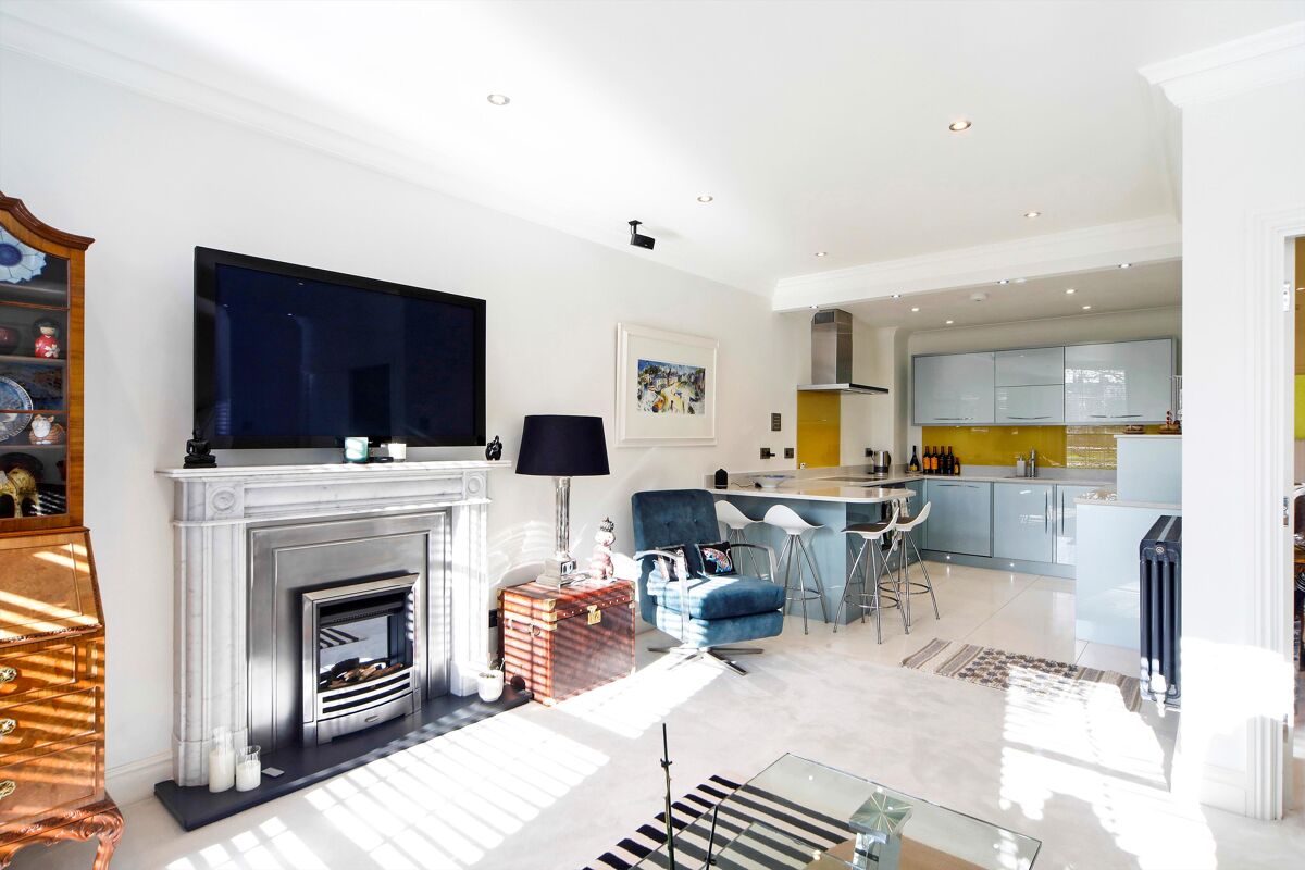 flat for sale in Montpellier Spa Road, Cheltenham, Gloucestershire