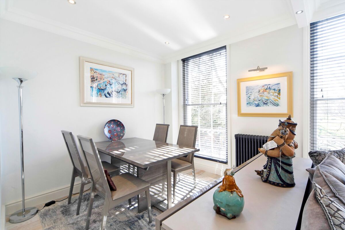 flat for sale in Montpellier Spa Road, Cheltenham, Gloucestershire