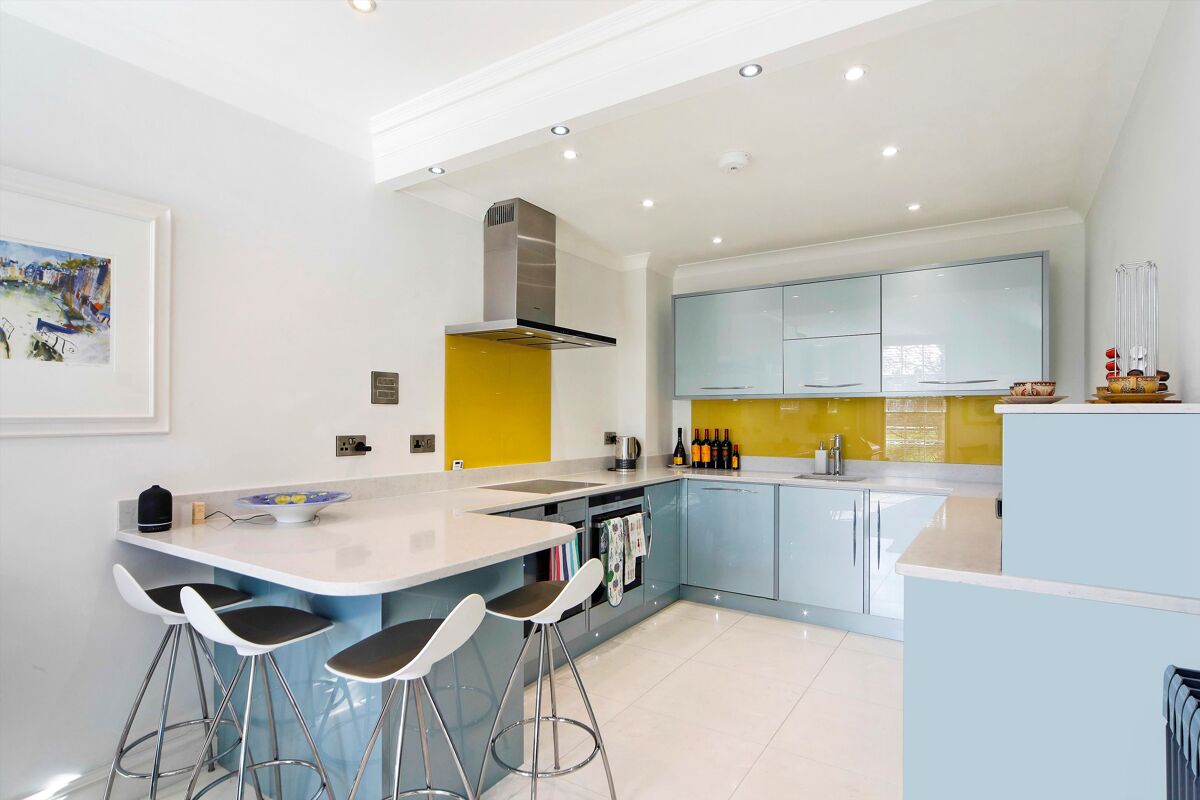 flat for sale in Montpellier Spa Road, Cheltenham, Gloucestershire
