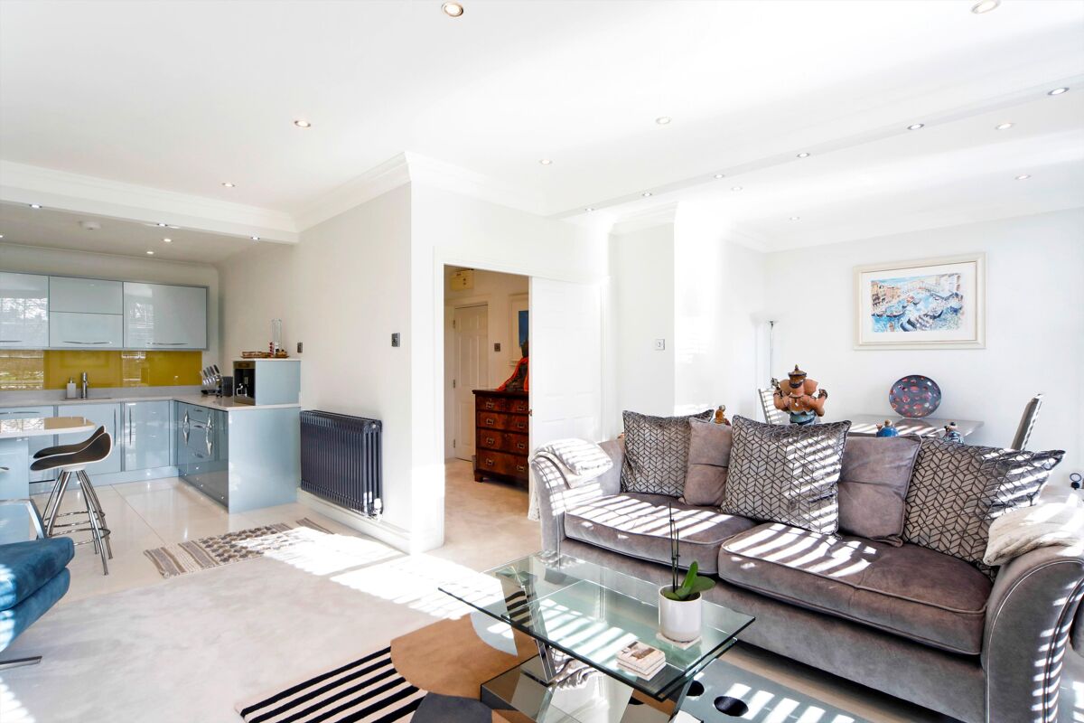 flat for sale in Montpellier Spa Road, Cheltenham, Gloucestershire