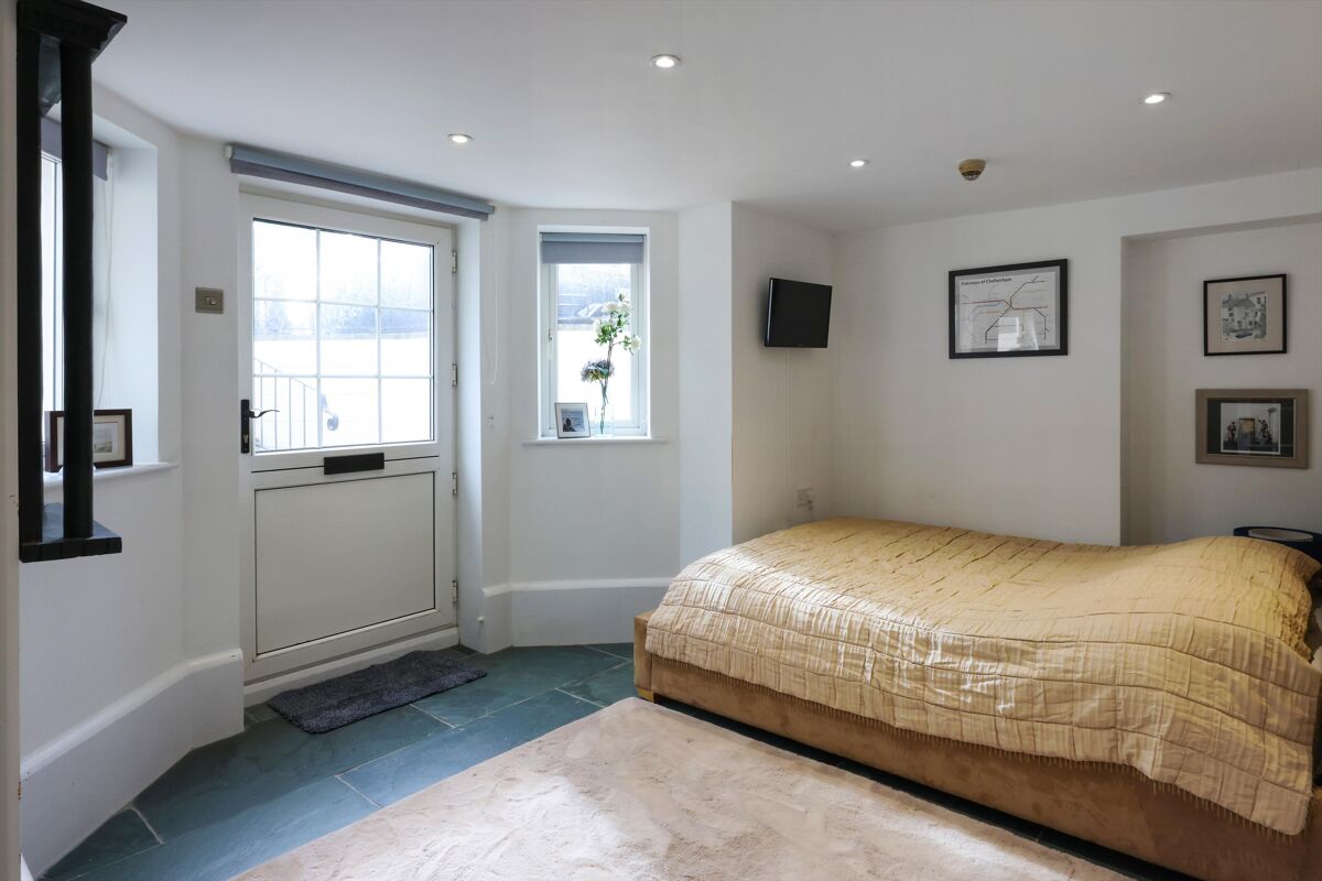 house for sale in Hewlett Road, Cheltenham, Gloucestershire, GL52. CHE012312814 Knight Frank