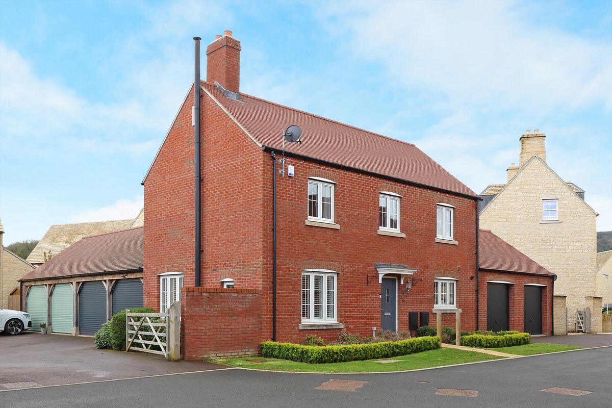 house for sale in Poppy Meadow Close, Gloucester