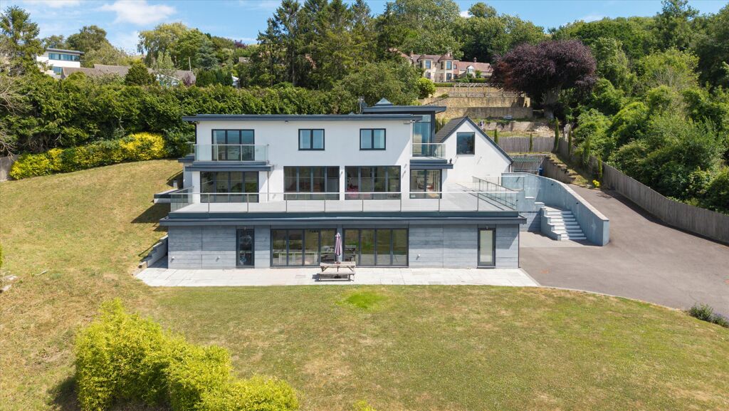 Image of Lye Lane, Cleeve Hill, Cheltenham, Gloucestershire, GL52