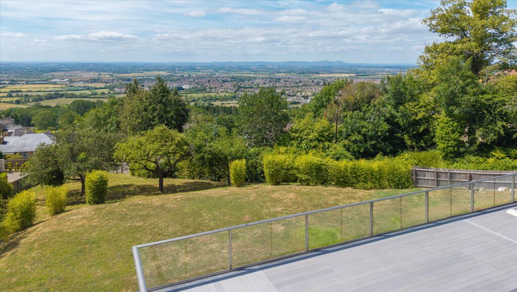 Image of Lye Lane, Cleeve Hill, Cheltenham, Gloucestershire, GL52