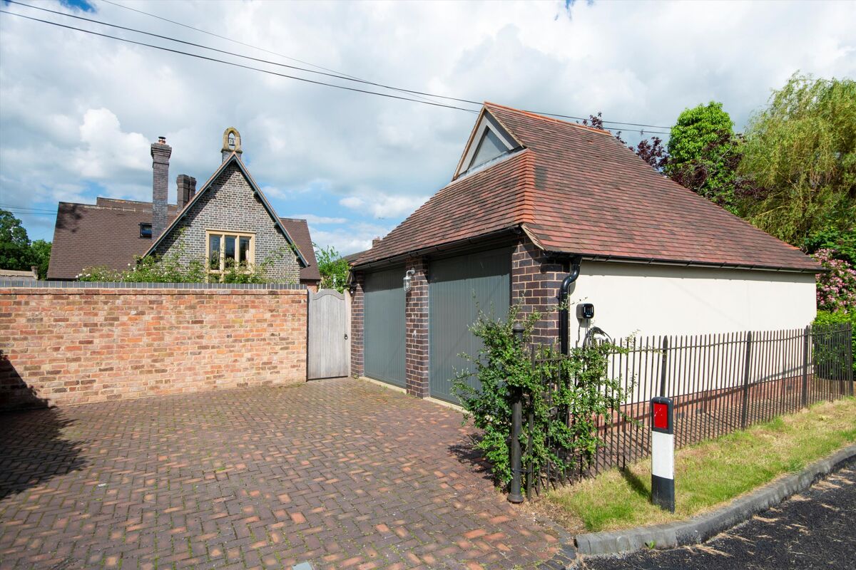 house for sale in Birlingham, on the Gloucestershire/Worcestershire ...