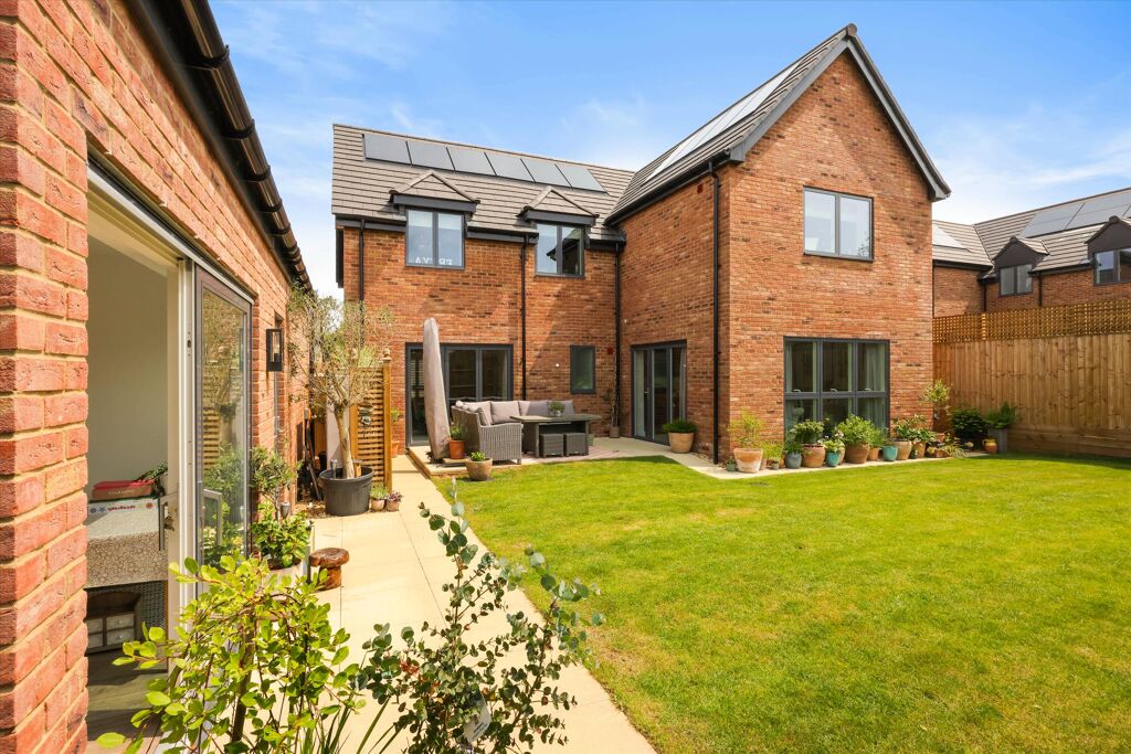 Image of Pear Tree Close, Cheltenham, Gloucestershire, GL53