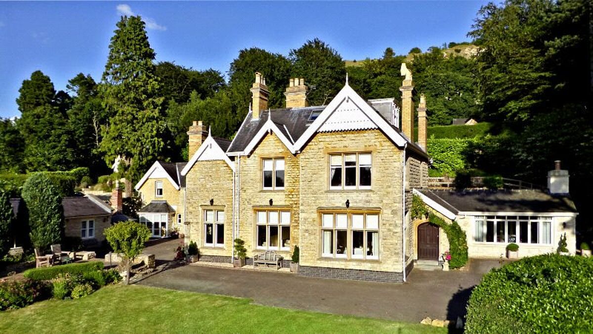 house for sale in Cheltenham, Gloucestershire, GL53 CHE140250