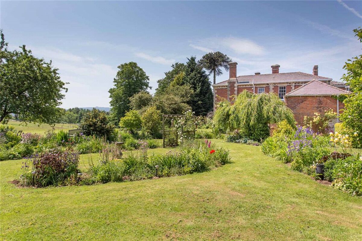 house for sale in The Scarr, Newent, Gloucestershire, GL18 CHE150179